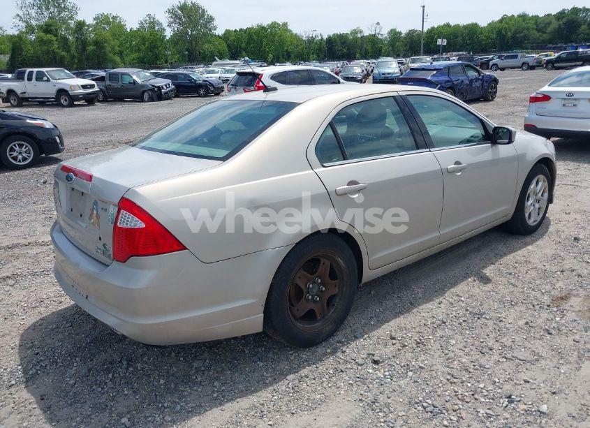 Photo 4 of 2010 Ford Fusion SE (VIN 3FAHP0HG2AR109308)