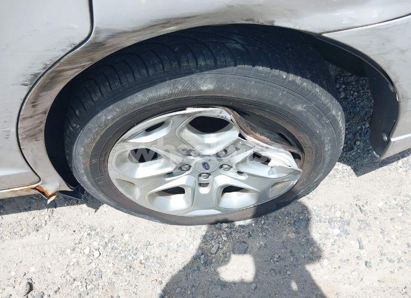 Photo 6 of 2010 Ford Fusion SE (VIN 3FAHP0HG2AR109308)