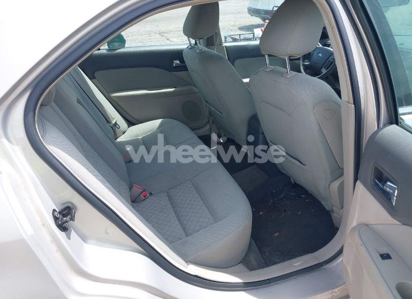 Photo 8 of 2010 Ford Fusion SE (VIN 3FAHP0HG2AR109308)