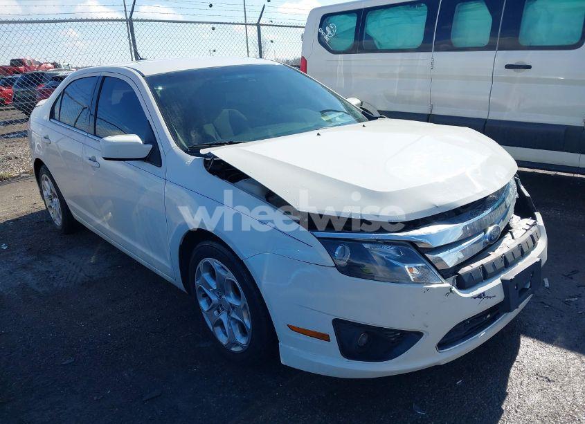 2010 Ford Fusion SE (VIN 3FAHP0HG2AR192755) main photo