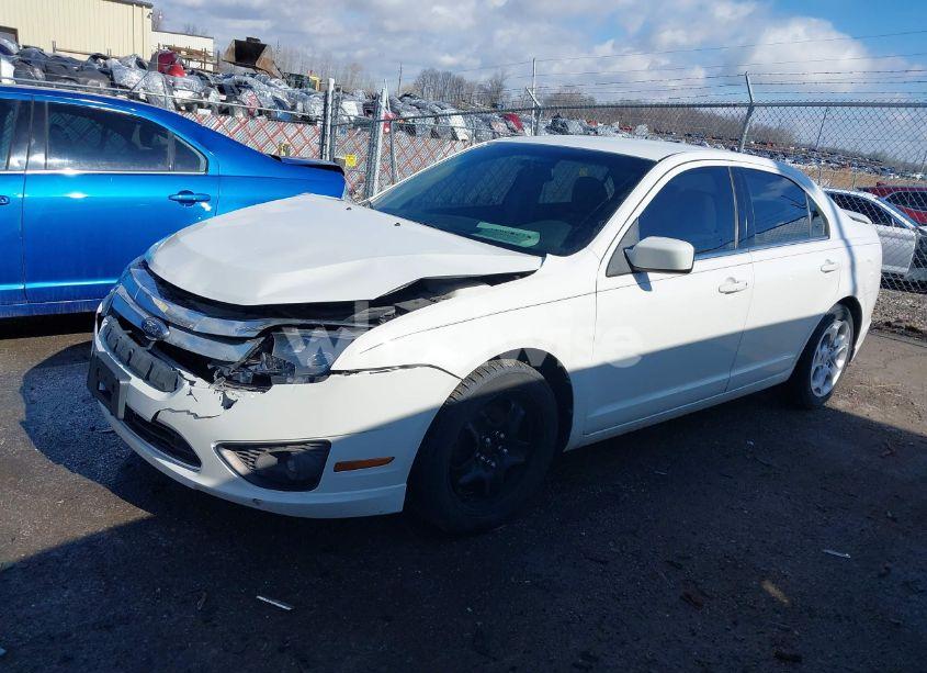 Photo 2 of 2010 Ford Fusion SE (VIN 3FAHP0HG2AR192755)