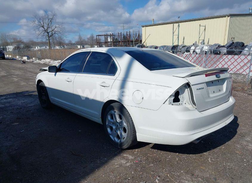 Photo 3 of 2010 Ford Fusion SE (VIN 3FAHP0HG2AR192755)