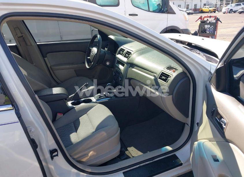 Photo 5 of 2010 Ford Fusion SE (VIN 3FAHP0HG2AR192755)
