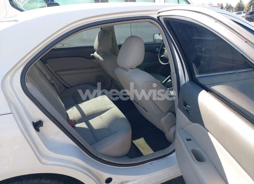 Photo 8 of 2010 Ford Fusion SE (VIN 3FAHP0HG2AR192755)