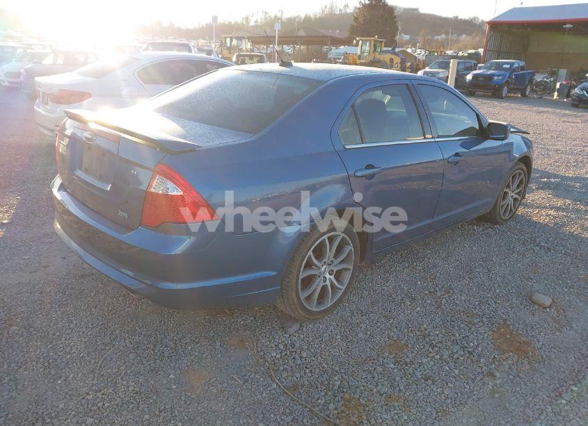 Photo 4 of 2010 Ford Fusion SE (VIN 3FAHP0HG2AR201664)