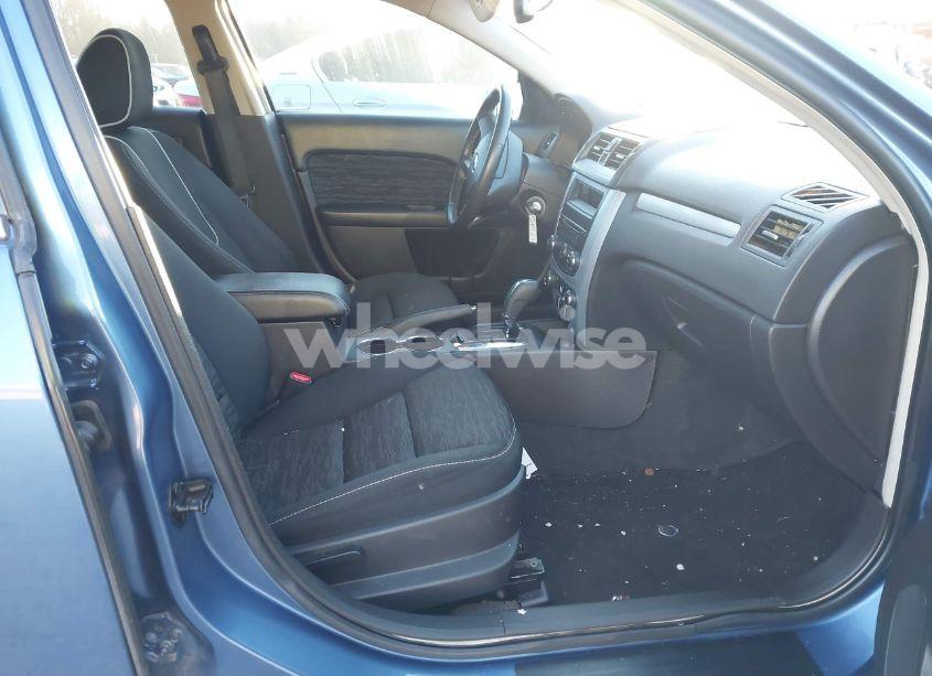 Photo 5 of 2010 Ford Fusion SE (VIN 3FAHP0HG2AR201664)