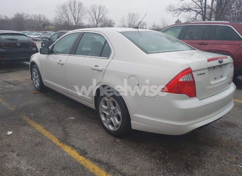 Photo 3 of 2010 Ford Fusion SE (VIN 3FAHP0HG2AR430667)