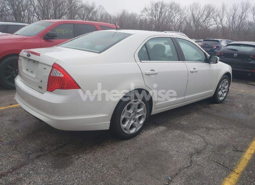 Photo 4 of 2010 Ford Fusion SE (VIN 3FAHP0HG2AR430667)