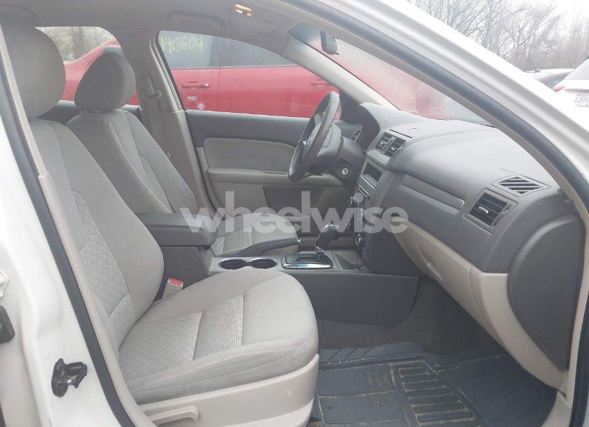 Photo 5 of 2010 Ford Fusion SE (VIN 3FAHP0HG2AR430667)