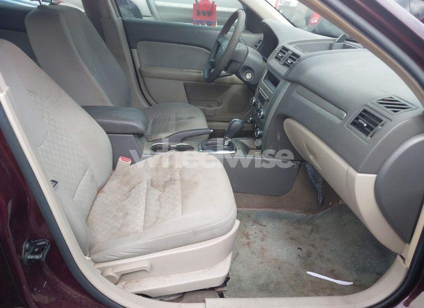 Photo 5 of 2011 Ford Fusion SE (VIN 3FAHP0HG2BR236822)