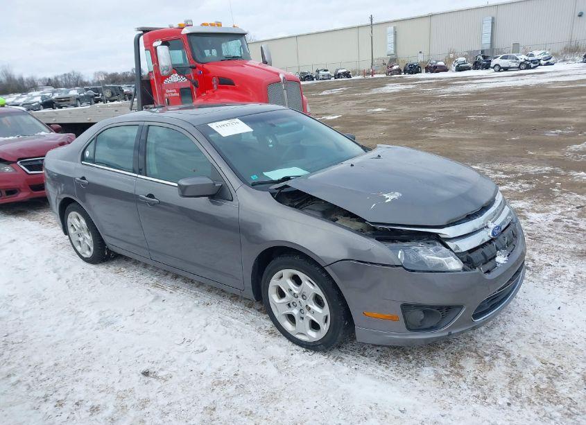 2011 Ford Fusion SE (VIN 3FAHP0HG2BR279010) main photo