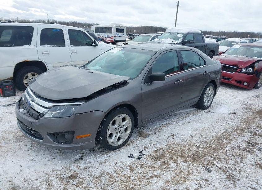 Photo 2 of 2011 Ford Fusion SE (VIN 3FAHP0HG2BR279010)