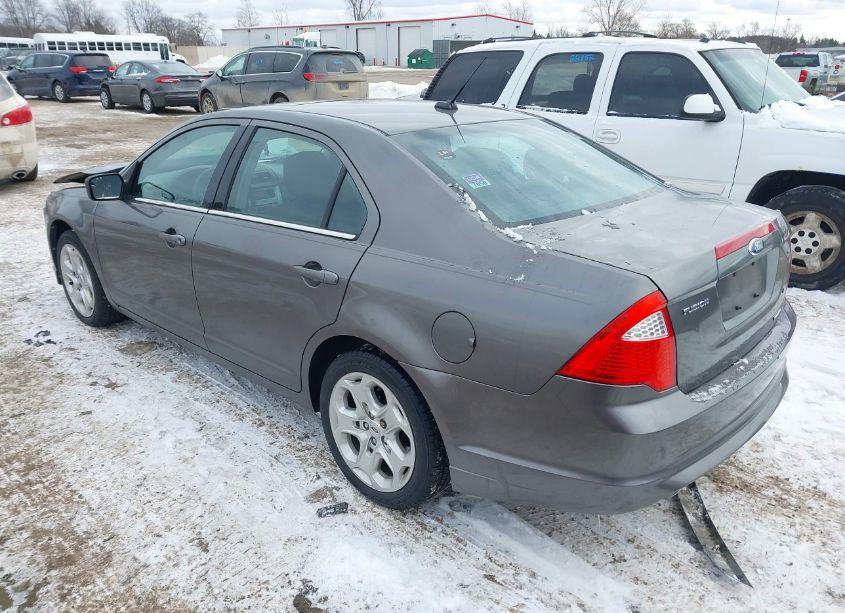 Photo 3 of 2011 Ford Fusion SE (VIN 3FAHP0HG2BR279010)