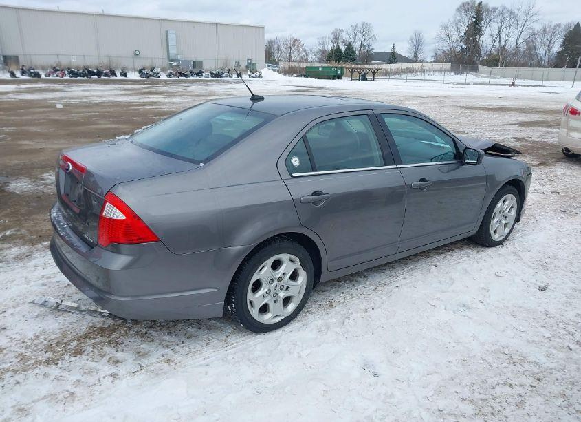 Photo 4 of 2011 Ford Fusion SE (VIN 3FAHP0HG2BR279010)