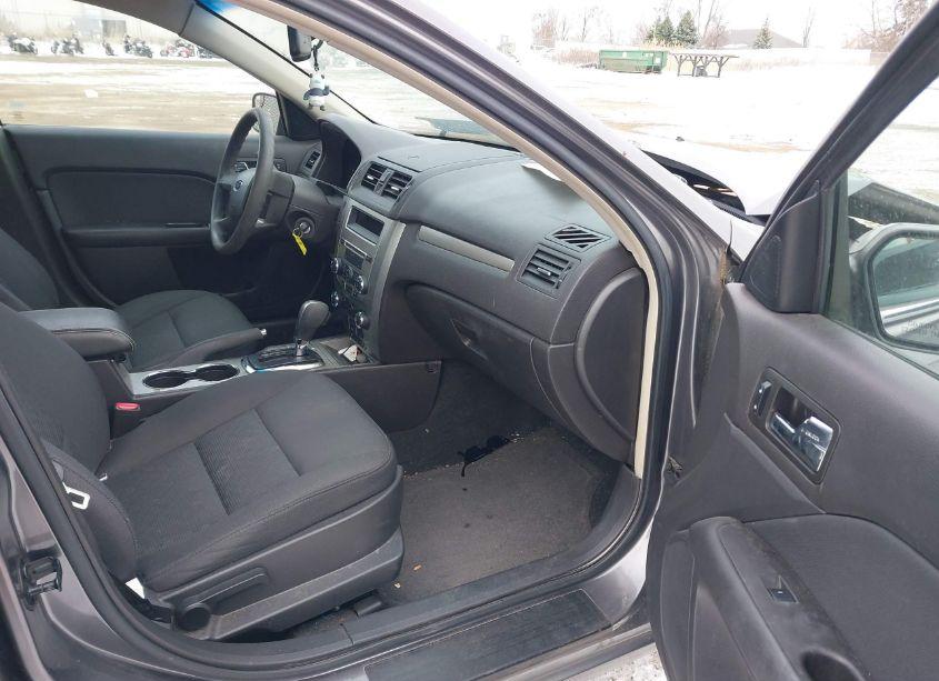 Photo 5 of 2011 Ford Fusion SE (VIN 3FAHP0HG2BR279010)