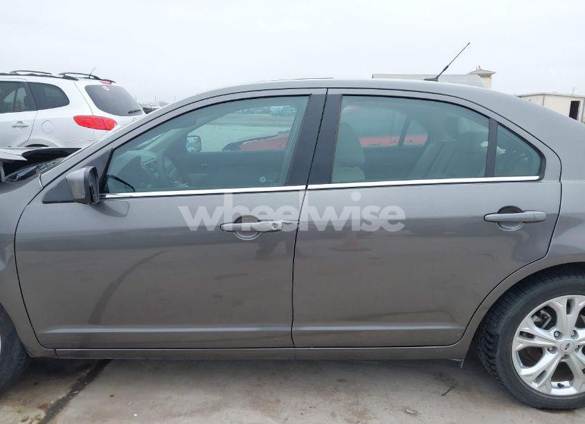 Photo 15 of 2012 Ford Fusion SE (VIN 3FAHP0HG2CR217835)