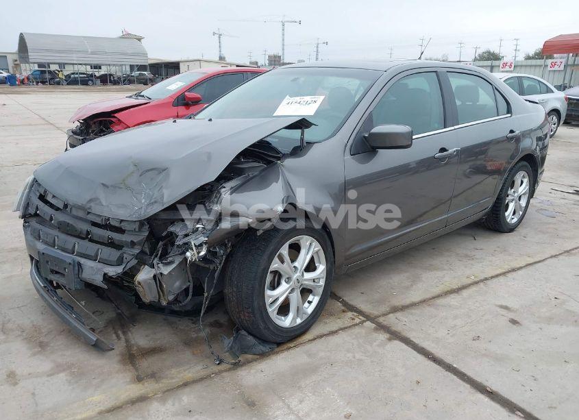 Photo 2 of 2012 Ford Fusion SE (VIN 3FAHP0HG2CR217835)