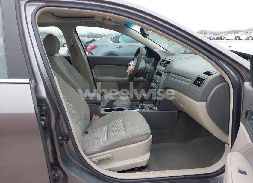 Photo 5 of 2012 Ford Fusion SE (VIN 3FAHP0HG2CR217835)