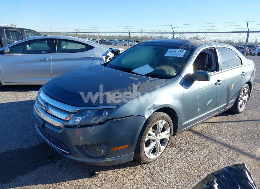 Photo 2 of 2012 Ford Fusion SE (VIN 3FAHP0HG2CR448752)