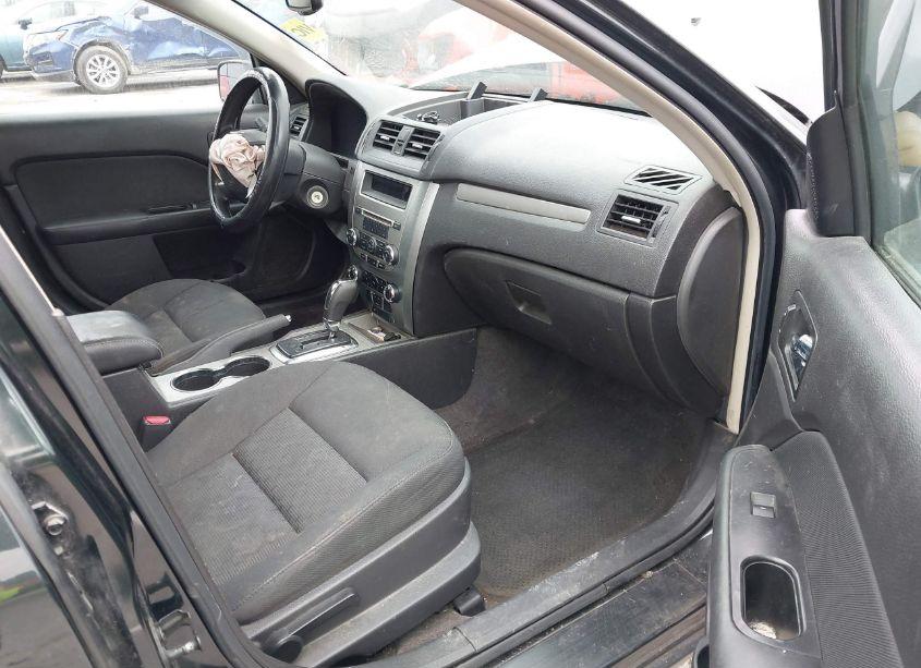 Photo 5 of 2010 Ford Fusion SE (VIN 3FAHP0HG3AR138011)