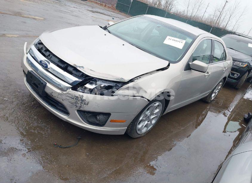 Photo 2 of 2010 Ford Fusion SE (VIN 3FAHP0HG3AR277197)