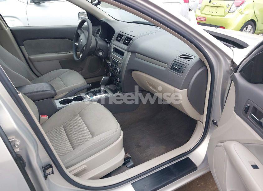 Photo 5 of 2010 Ford Fusion SE (VIN 3FAHP0HG3AR277197)