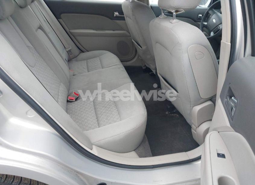 Photo 8 of 2010 Ford Fusion SE (VIN 3FAHP0HG3AR277197)