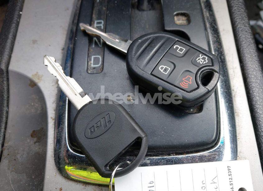 Photo 10 of 2010 Ford Fusion SE (VIN 3FAHP0HG3AR301532)