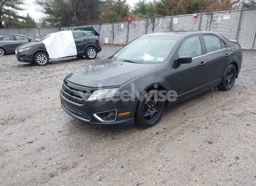 Photo 2 of 2010 Ford Fusion SE (VIN 3FAHP0HG3AR301532)