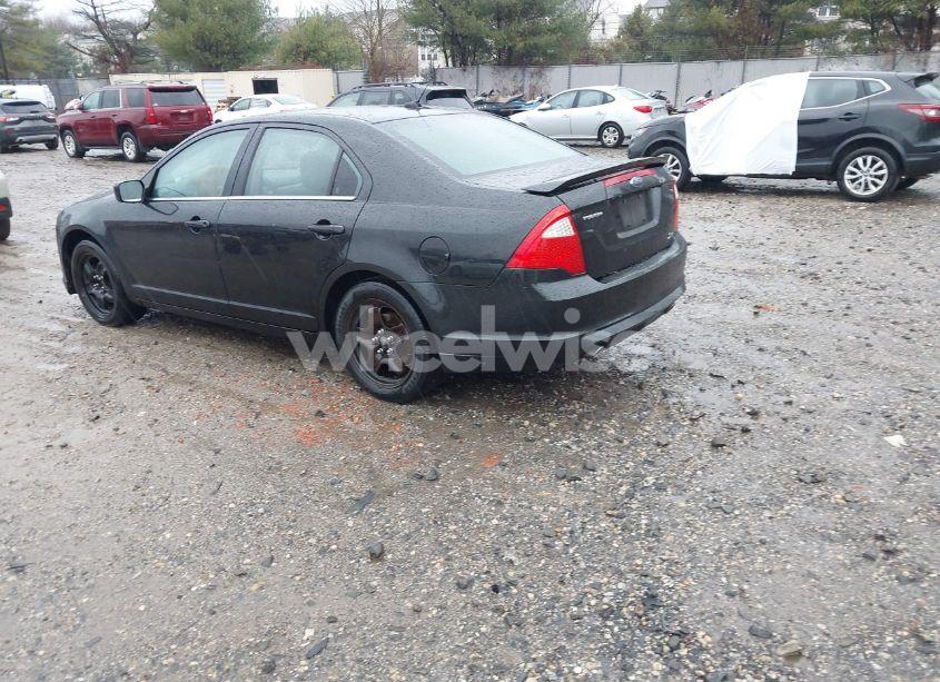 Photo 3 of 2010 Ford Fusion SE (VIN 3FAHP0HG3AR301532)