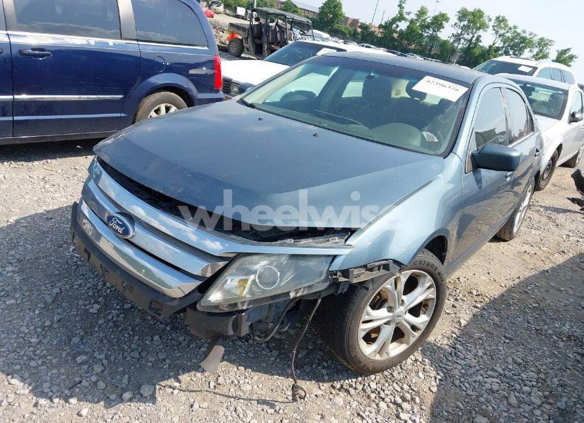 Photo 2 of 2012 Ford Fusion SE (VIN 3FAHP0HG3CR179726)