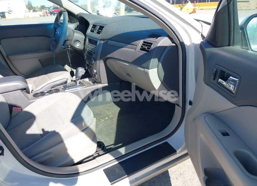 Photo 5 of 2012 Ford Fusion SE (VIN 3FAHP0HG3CR422614)