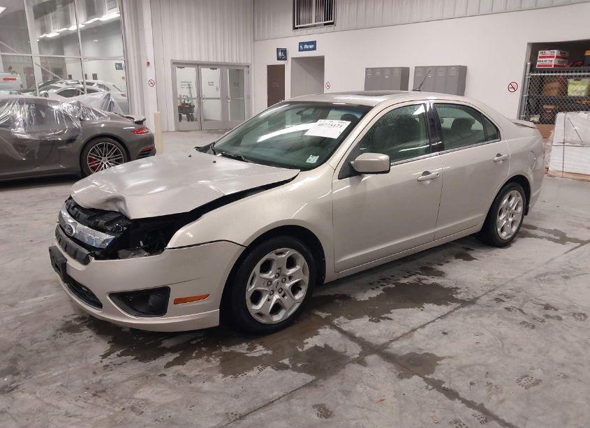 Photo 2 of 2010 Ford Fusion SE (VIN 3FAHP0HG4AR366793)