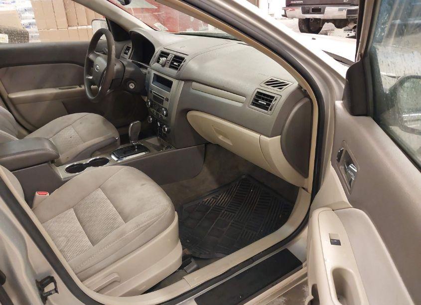 Photo 5 of 2010 Ford Fusion SE (VIN 3FAHP0HG4AR366793)