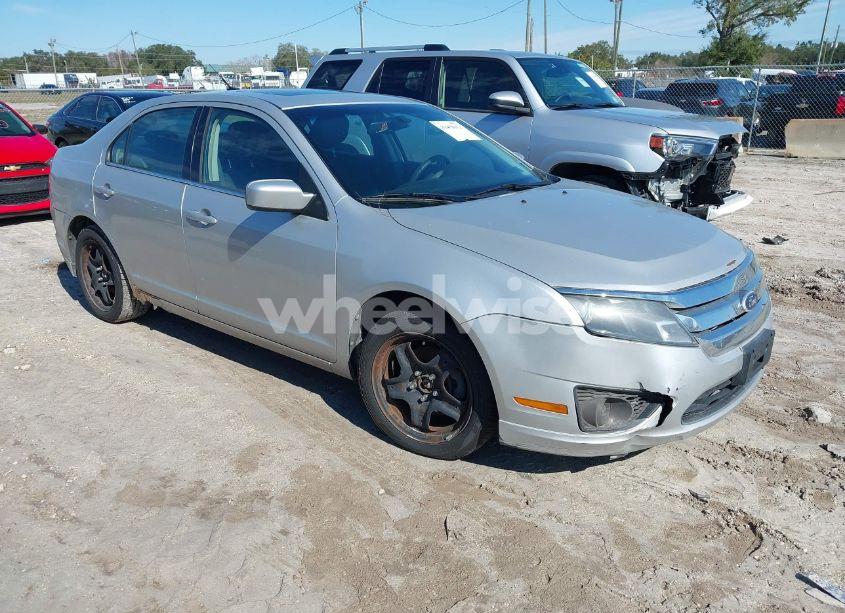 2010 Ford Fusion SE (VIN 3FAHP0HG4AR415278) main photo