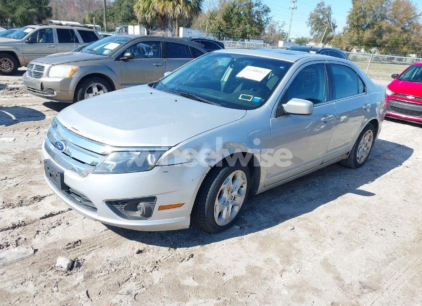 Photo 2 of 2010 Ford Fusion SE (VIN 3FAHP0HG4AR415278)