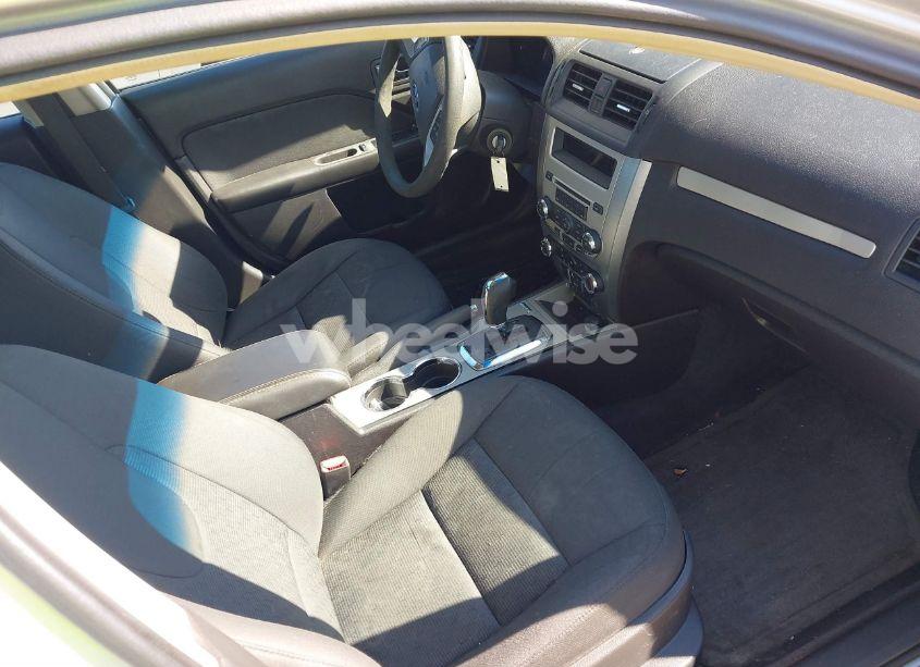 Photo 5 of 2010 Ford Fusion SE (VIN 3FAHP0HG4AR415278)