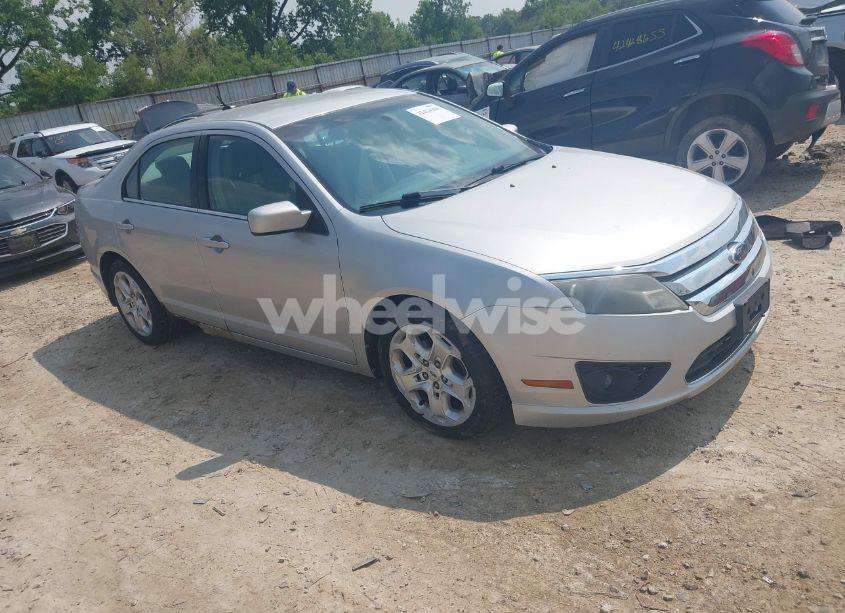 2010 Ford Fusion SE (VIN 3FAHP0HG5AR120951) main photo