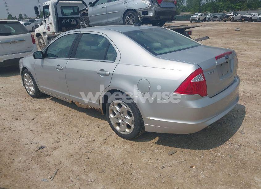 Photo 3 of 2010 Ford Fusion SE (VIN 3FAHP0HG5AR120951)