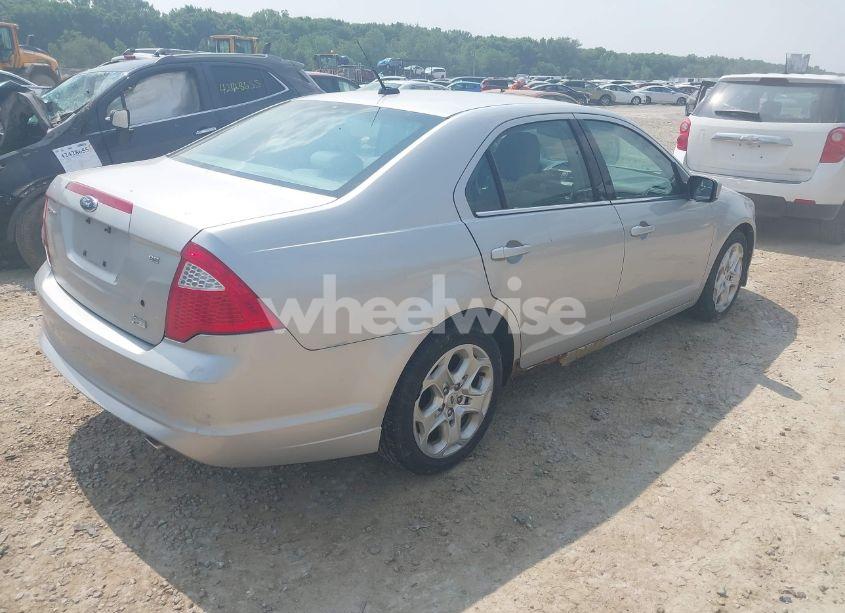 Photo 4 of 2010 Ford Fusion SE (VIN 3FAHP0HG5AR120951)