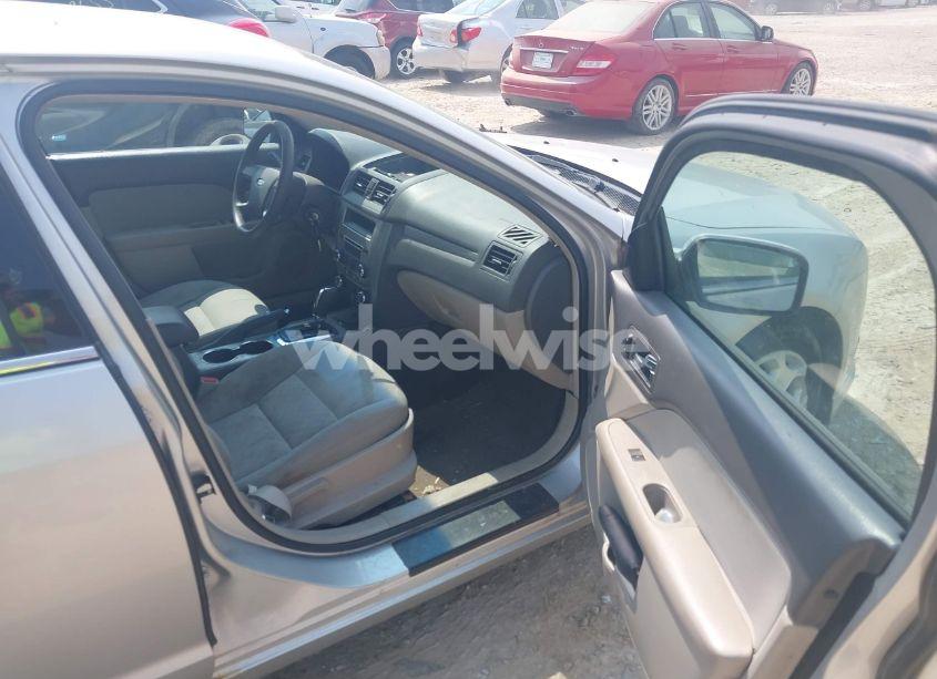 Photo 5 of 2010 Ford Fusion SE (VIN 3FAHP0HG5AR120951)