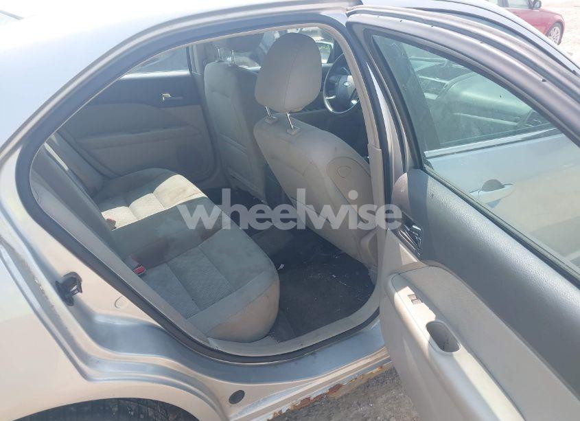 Photo 8 of 2010 Ford Fusion SE (VIN 3FAHP0HG5AR120951)