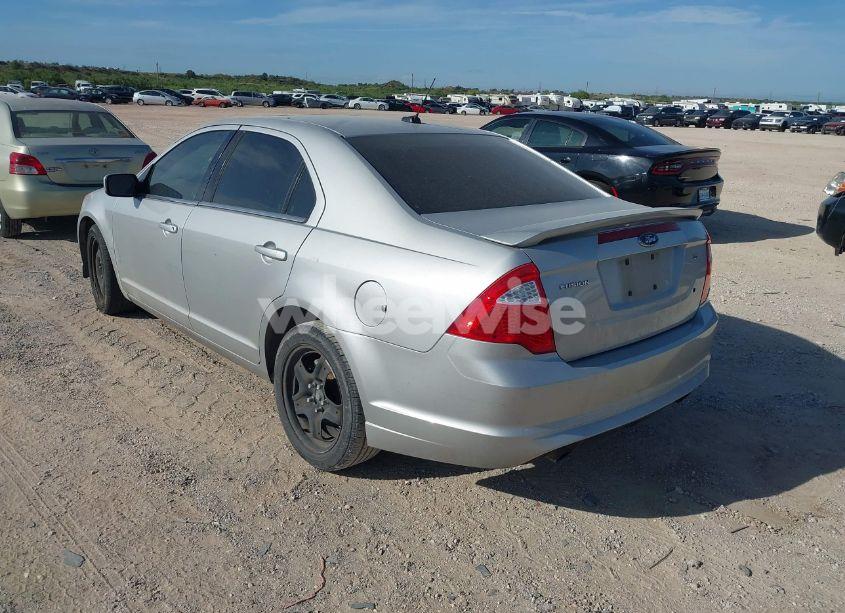 Photo 3 of 2010 Ford Fusion SE (VIN 3FAHP0HG5AR247795)