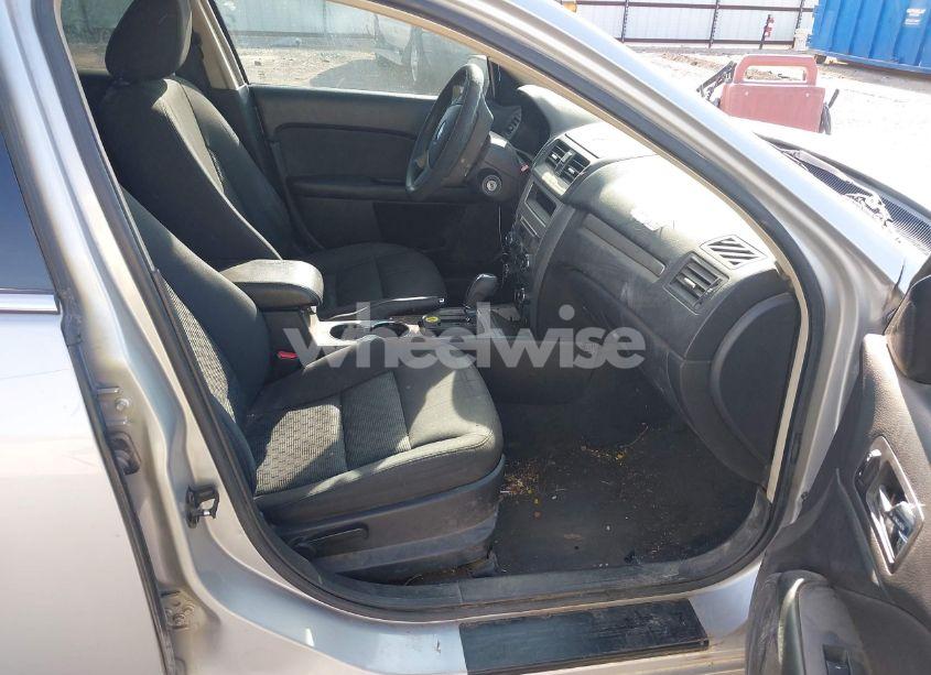 Photo 5 of 2010 Ford Fusion SE (VIN 3FAHP0HG5AR247795)