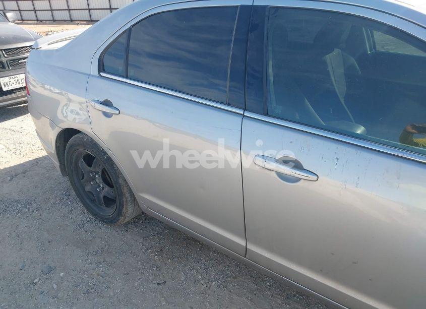 Photo 6 of 2010 Ford Fusion SE (VIN 3FAHP0HG5AR247795)