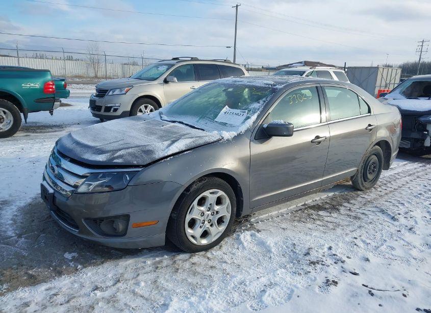 Photo 2 of 2010 Ford Fusion SE (VIN 3FAHP0HG5AR341949)