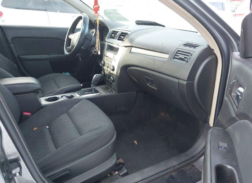 Photo 5 of 2010 Ford Fusion SE (VIN 3FAHP0HG5AR341949)