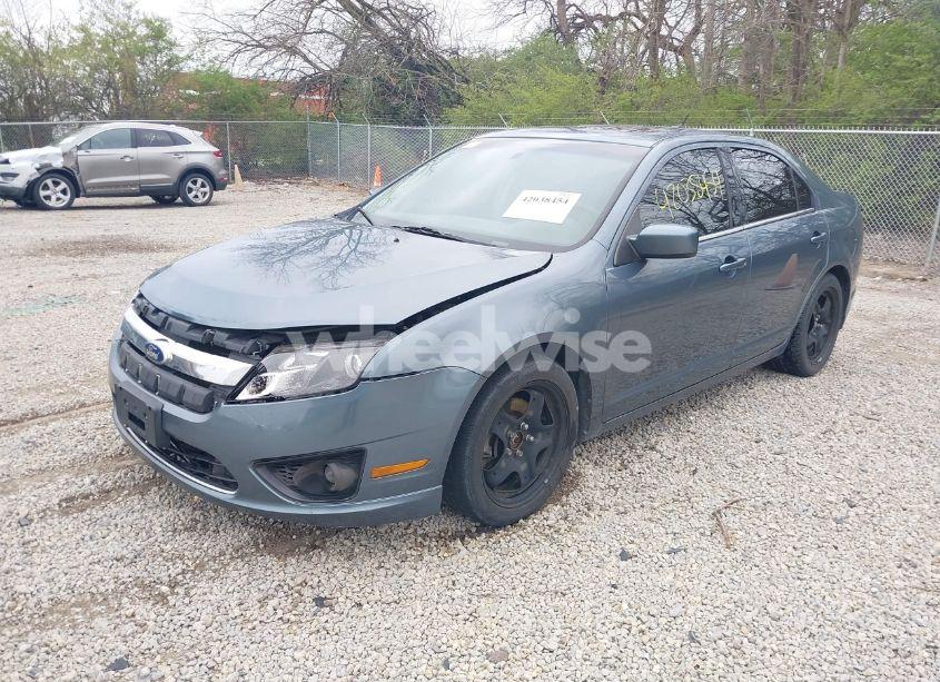 Photo 2 of 2011 Ford Fusion SE (VIN 3FAHP0HG5BR194971)