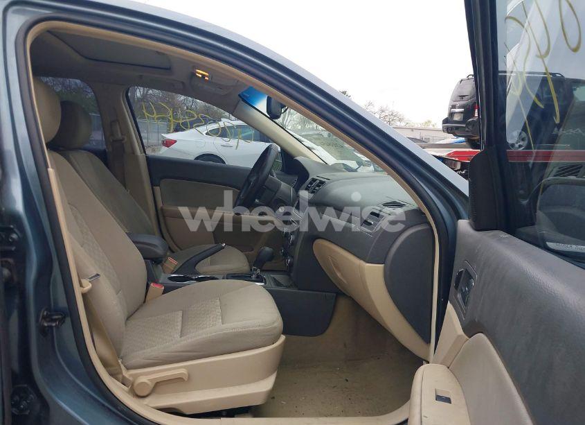 Photo 5 of 2011 Ford Fusion SE (VIN 3FAHP0HG5BR194971)