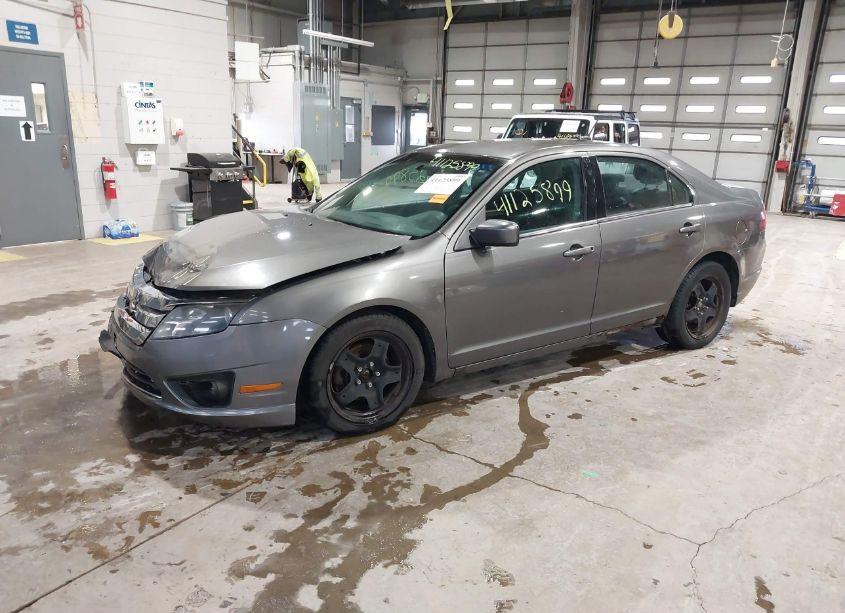 Photo 2 of 2011 Ford Fusion SE (VIN 3FAHP0HG5BR257518)